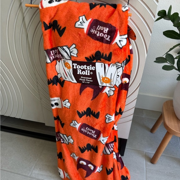 Tootsie Roll Orange Plush Throw Blanket - Picture 1 of 2